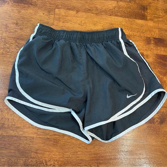 Nike women’s tempo dri-fit shorts size small - Picture 1 of 7